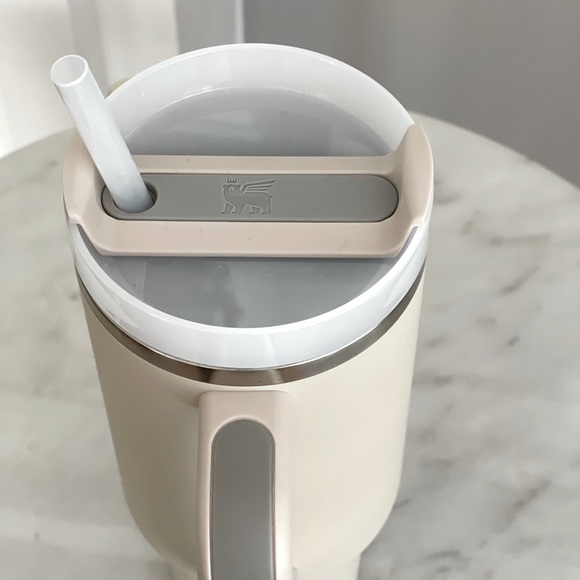 Stanley 40oz Quencher H2.O Flowstate Tumbler (soft matte) - Picture 4 of 13